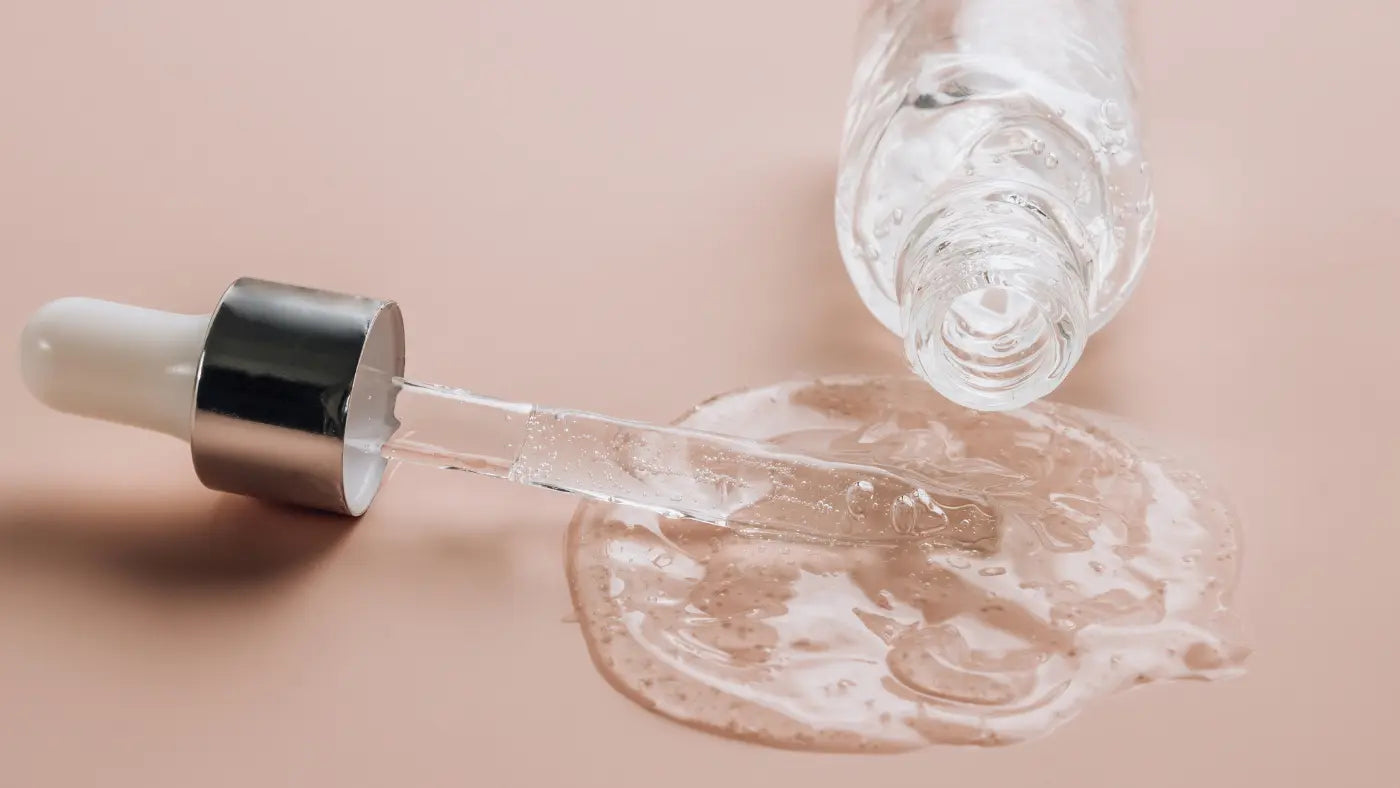Hyaluronsäure-Serum in Tropfflasche