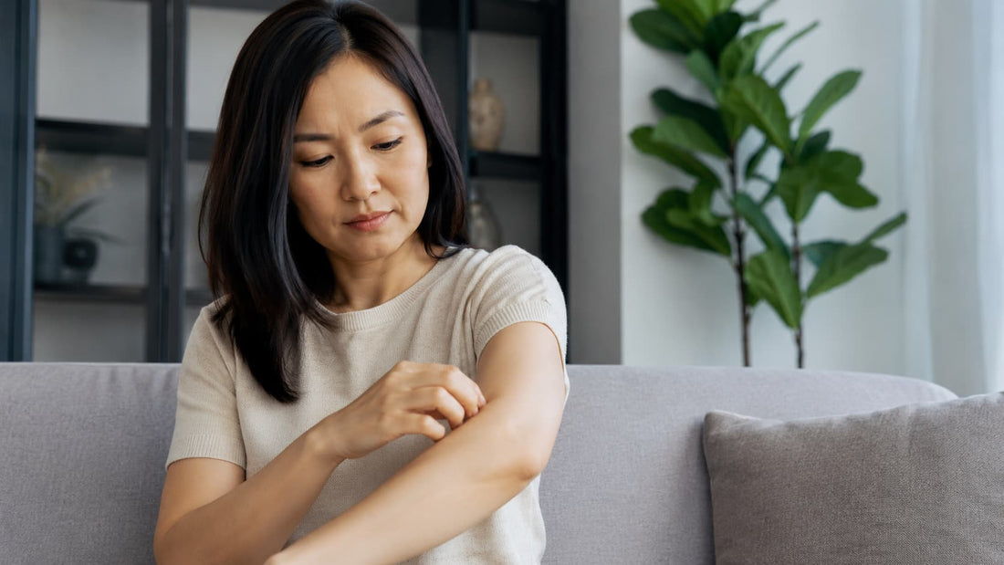 Juckende Haut in der Perimenopause: Wie hormonelle Veränderungen die Skin Longevity beeinflussen