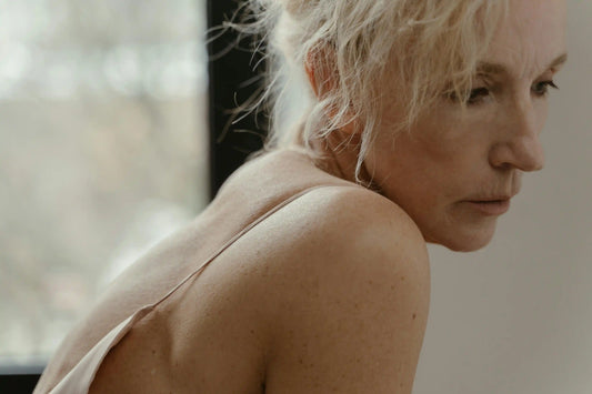 12 Ursachen für die Alterung: Wie man sie mit Anti-Ageing-Ergänzungen bekämpft